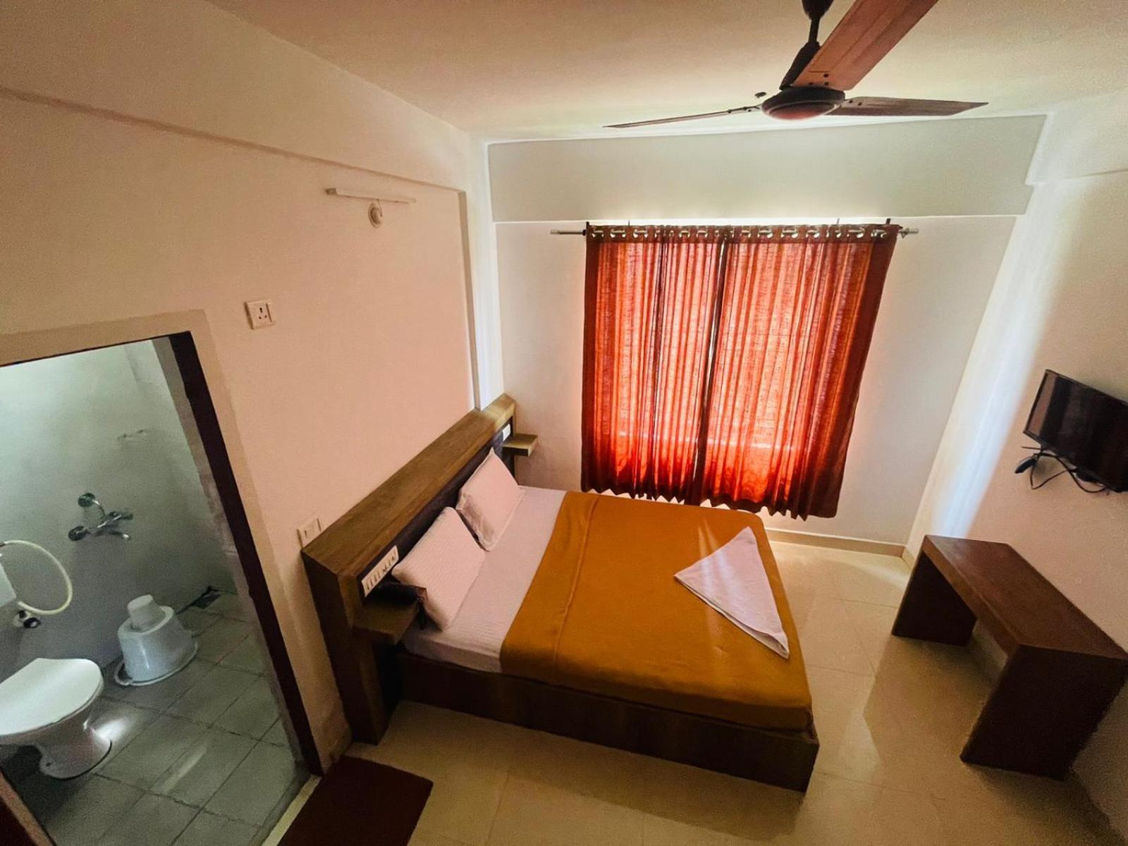 B Six Hotel Bangalore Exterior foto
